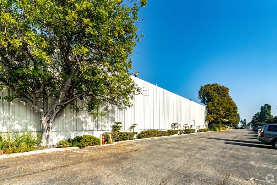 More Photos Of 2727 Maricopa St, Torrance Warehouse For Sale