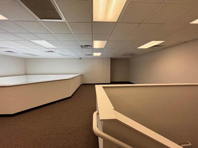 More Photos Of 2965 Coleman St, North Las Vegas Distribution For Lease