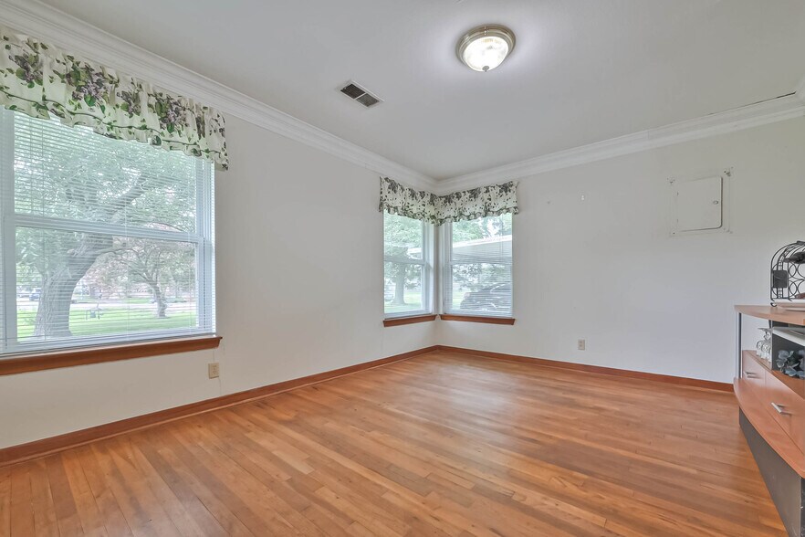 More Photos Of 8713 Wayfarer Ln, Houston Loft Creative Space For Sale