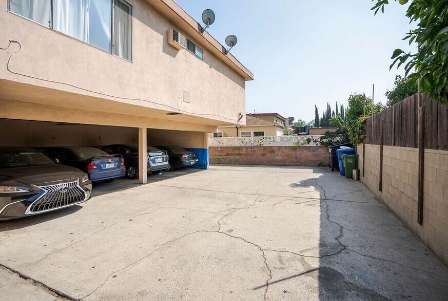 More Photos Of 6535 Fulton Ave, Van Nuys Apartments For Sale