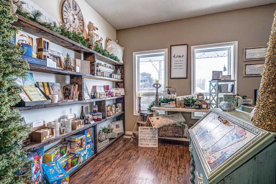 More Photos Of 23 Railway Av, Marwayne Storefront For Sale