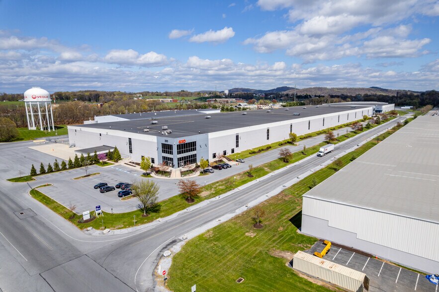 More Photos Of 200 Capital Ln, Middletown Warehouse For Lease