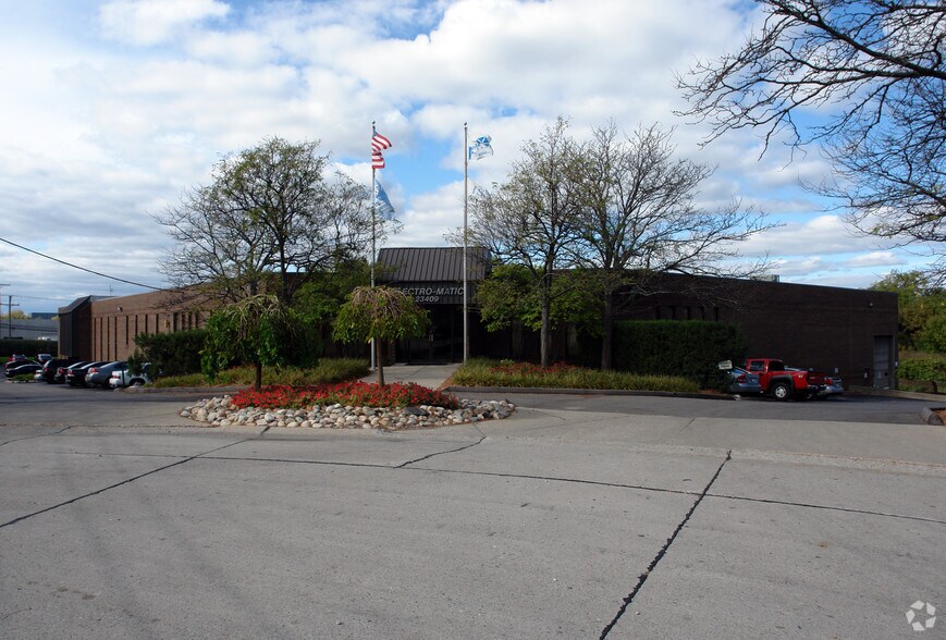 Primary Photo Of 23409 Industrial Park Ct, Farmington Hills Warehouse For Lease