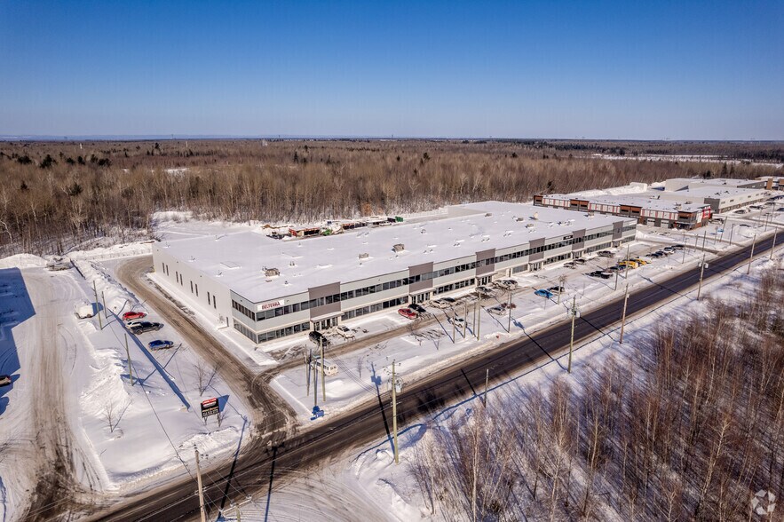 More Photos Of 1015-1037 Rue Des Forges, Terrebonne Industrial For Sale