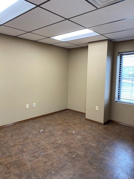 More Photos Of 2500 S Vermont Ave, Oklahoma City Warehouse For Lease