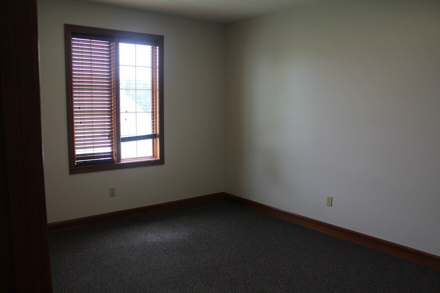 More Photos Of 10777-10801 Yankee St, Dayton Office For Lease