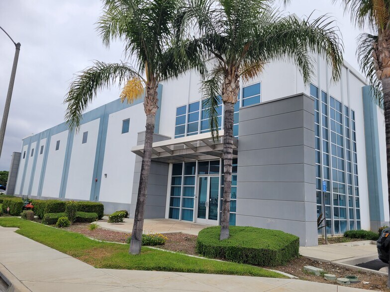 Primary Photo Of 901 E Cedar St, Ontario Warehouse For Lease