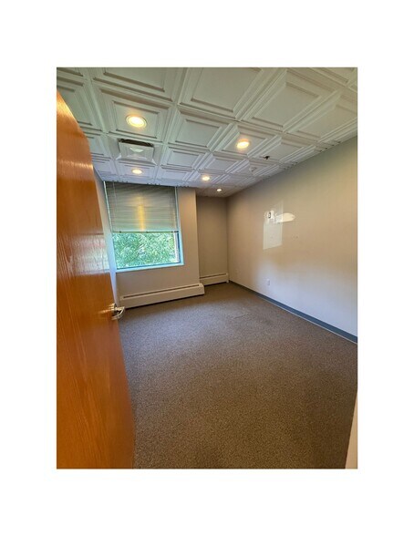 More Photos Of 131 New London Tpke, Glastonbury Medical For Lease