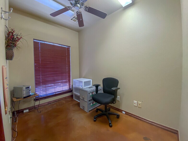 More Photos Of 2400 Palmer Cir, Norman Medical For Lease