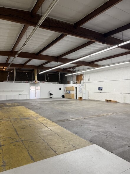 More Photos Of 13011 S Broadway, Los Angeles Service For Lease