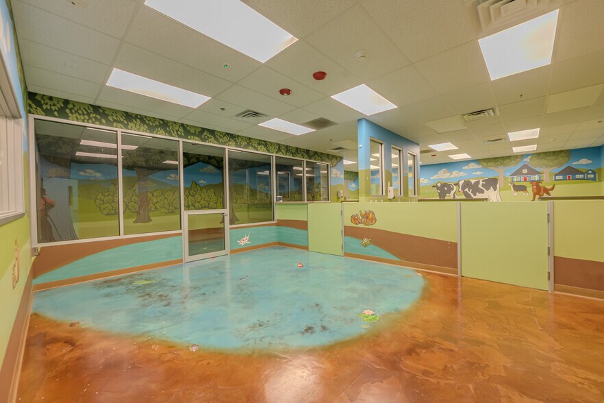 More Photos Of 42389 Winchester Rd, Temecula Warehouse For Sale