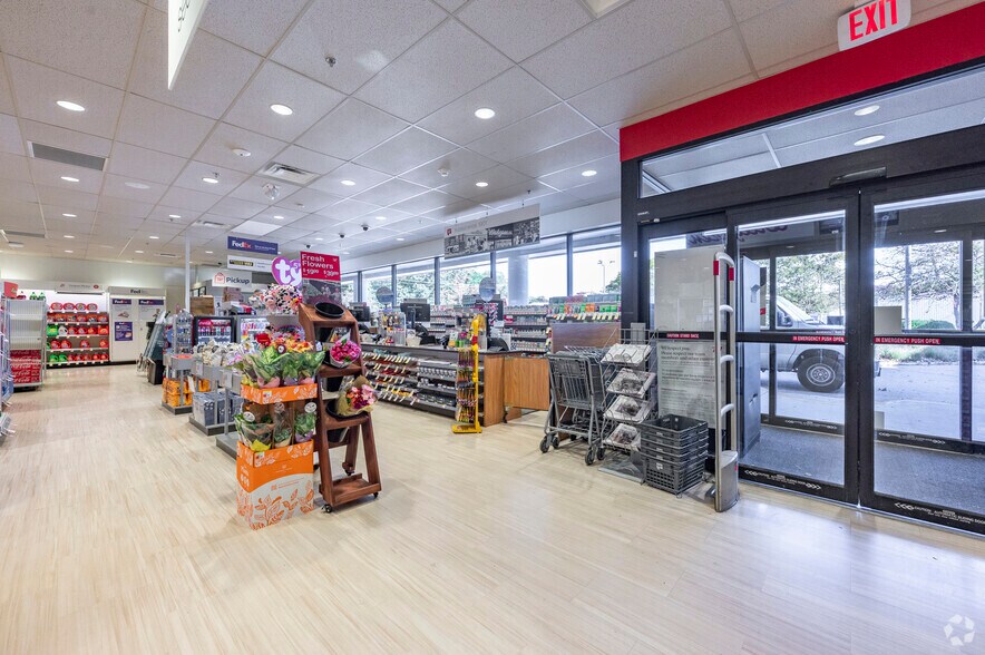 More Photos Of 125 Westbrook Rd, Essex Storefront For Sale