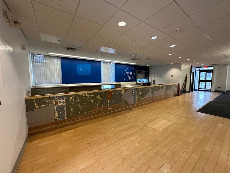 More Photos Of 75 Park Rd, West Hartford Bank For Lease