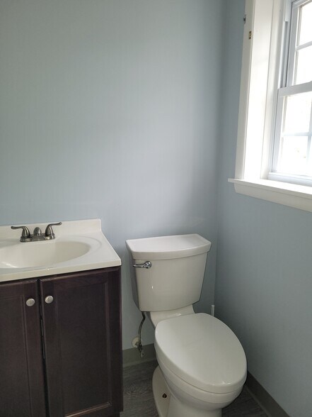 More Photos Of 312-320 Oxford Rd, Oxford Office Residential For Lease