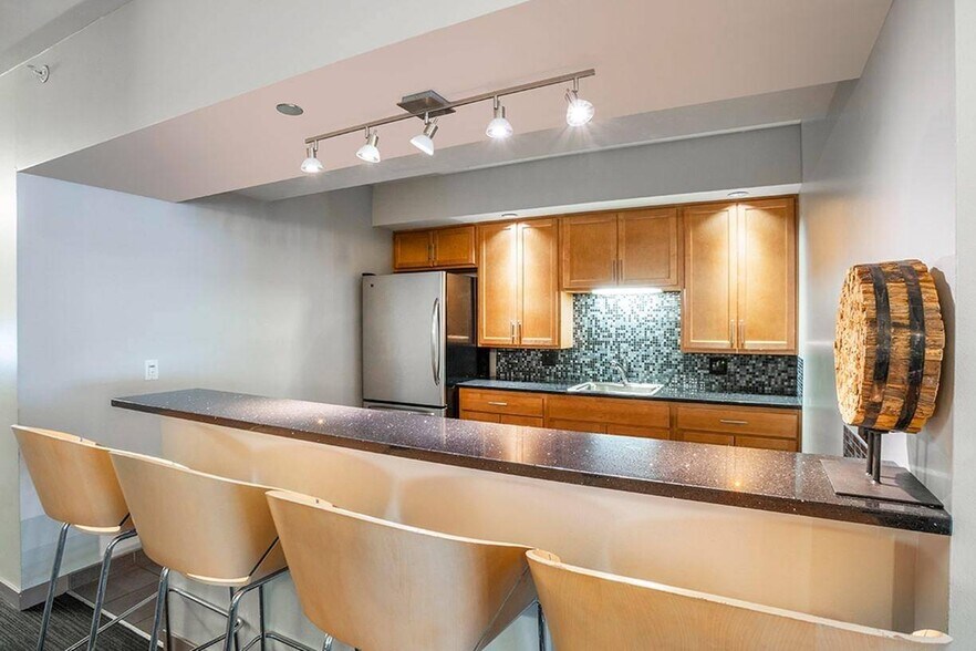 More Photos Of 555 W Kinzie St, Chicago Multifamily For Sale