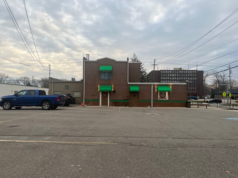 More Photos Of 590 Dover Center Rd, Bay Village Storefront For Lease