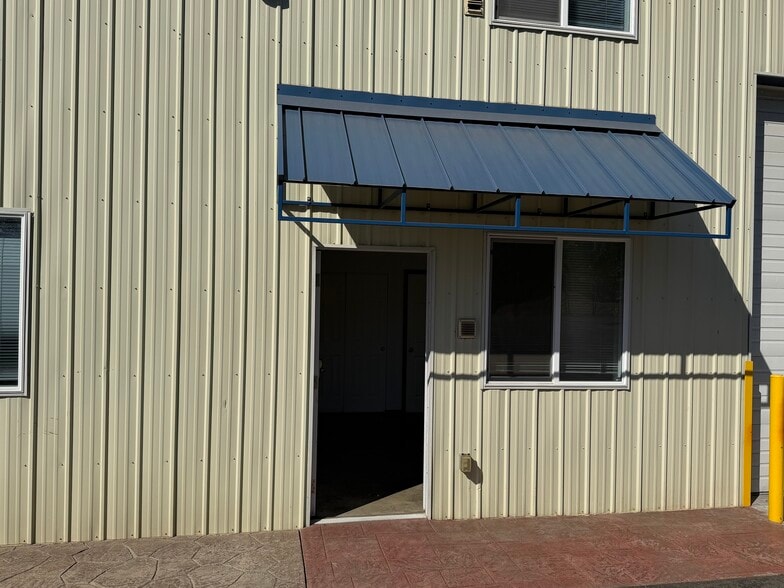 More Photos Of 22407 Foss Rd NE, Poulsbo Warehouse For Lease