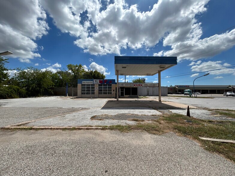 More Photos Of 1200 E Mulberry St, Angleton Auto Repair For Sale