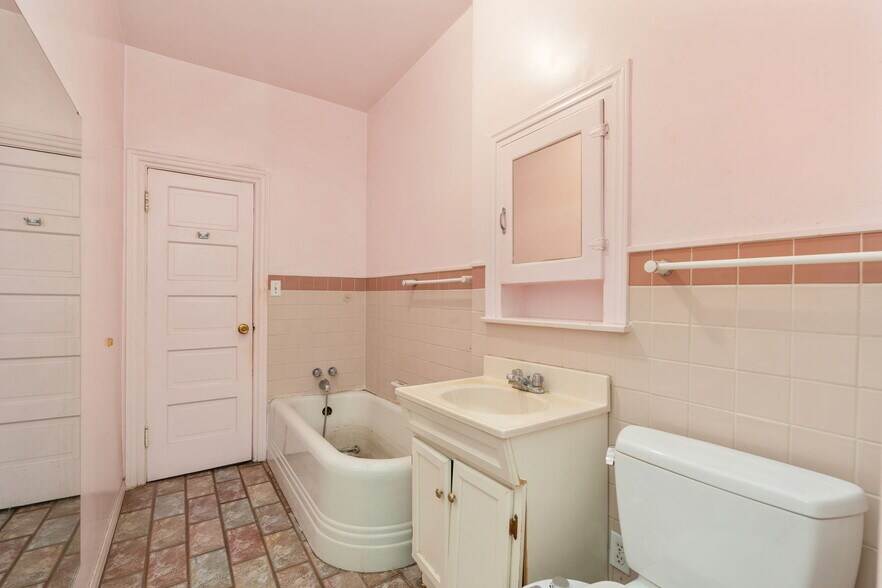More Photos Of 4458 Maplewood Ave, Los Angeles Multifamily For Sale