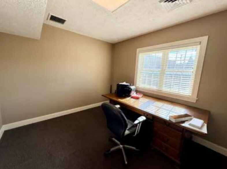 More Photos Of 206 W Elm St, Ozark Office For Sale