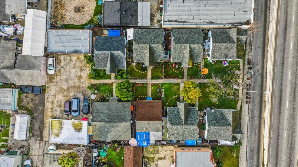 More Photos Of 406-412 1/2 E Rosecrans Ave, Compton Apartments For Sale