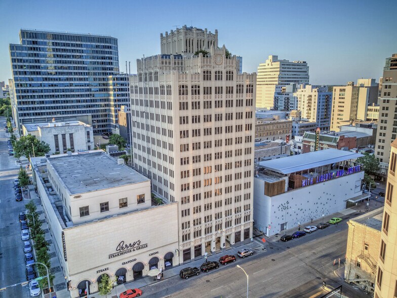 More Photos Of 114 W 7th St, Austin Office For Lease