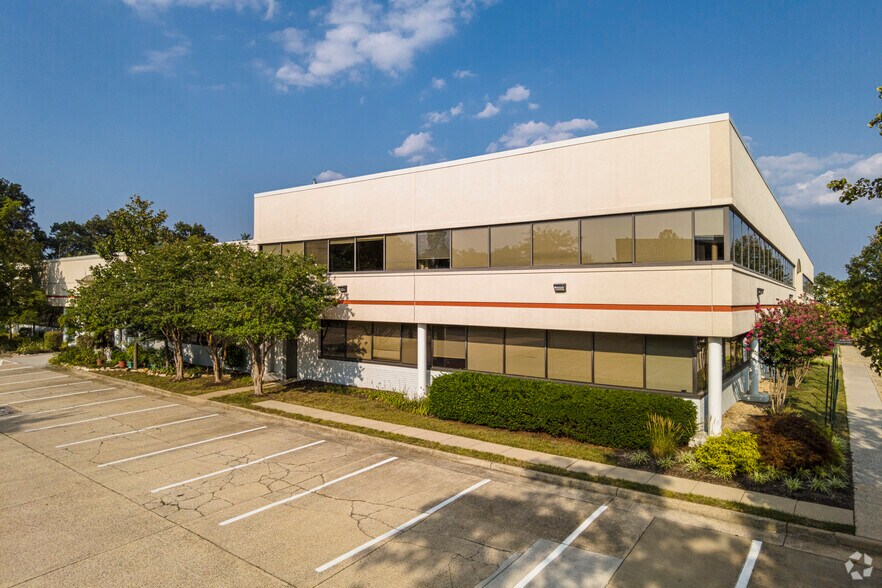 More Photos Of 6820 Commercial Dr, Springfield Research And Development For Lease
