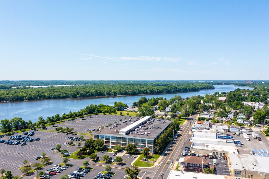 More Photos Of 1414 Radcliffe St, Bristol Office For Sale