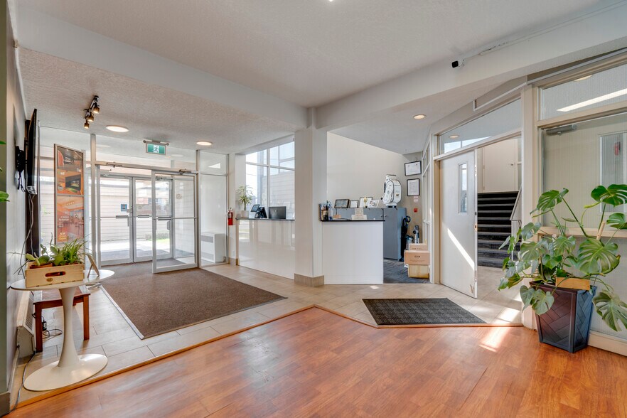 More Photos Of 340 50th Ave SE, Calgary Office For Sale