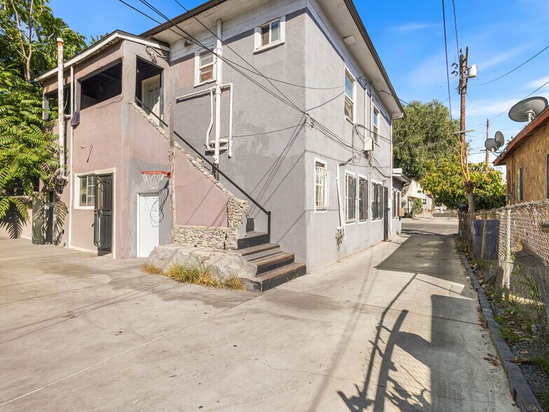 More Photos Of 667-669 N Boyle Ave, Los Angeles Apartments For Sale