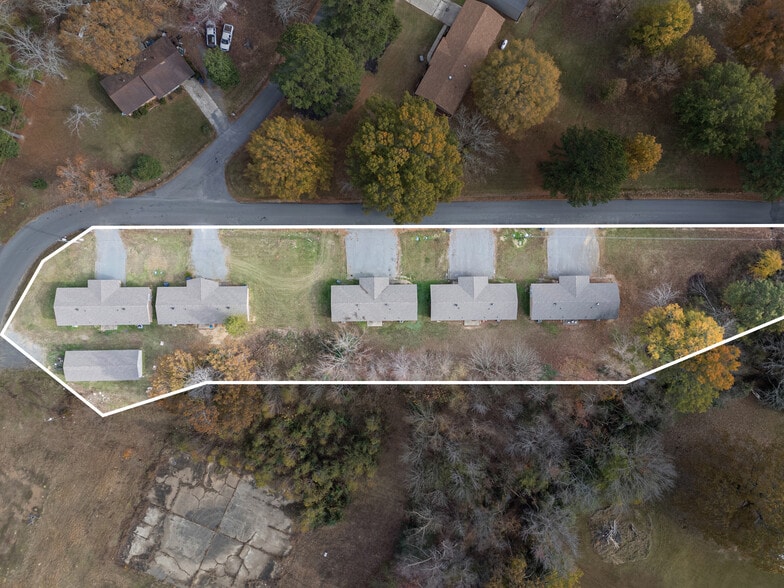 More Photos Of 16 Linder Rd, Greenbrier Apartments For Sale