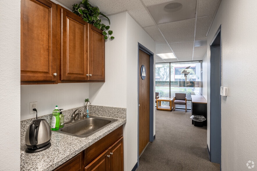 More Photos Of 570 S State College Blvd, Fullerton Warehouse For Sale