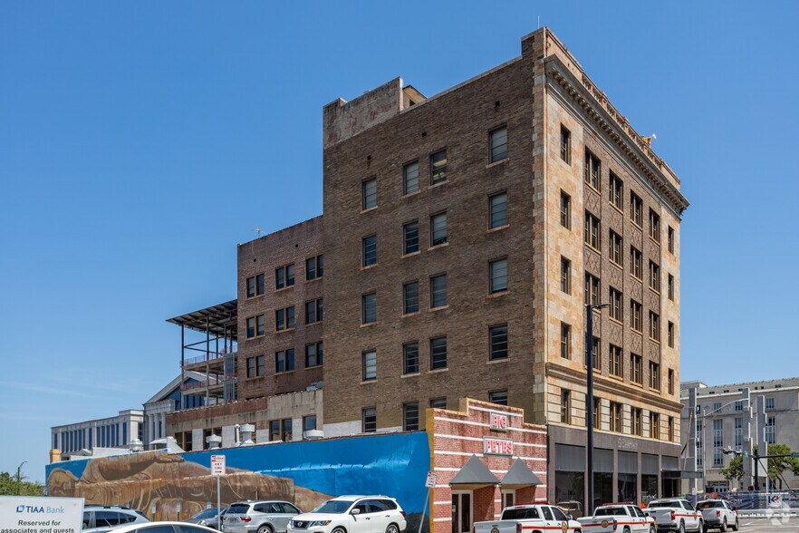 More Photos Of 300 W Adams St, Jacksonville Office For Sale