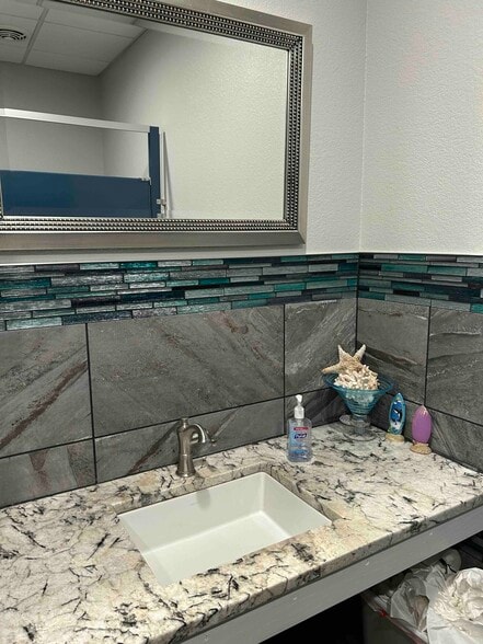 More Photos Of 7148 Trail Lake Dr, Fort Worth Medical For Sale