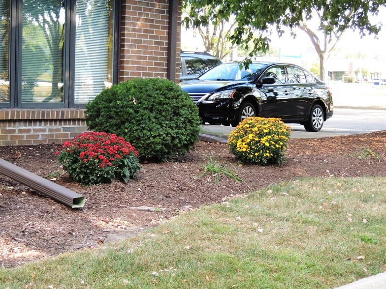 More Photos Of 1437 S Bell School Rd, Rockford Medical For Sale