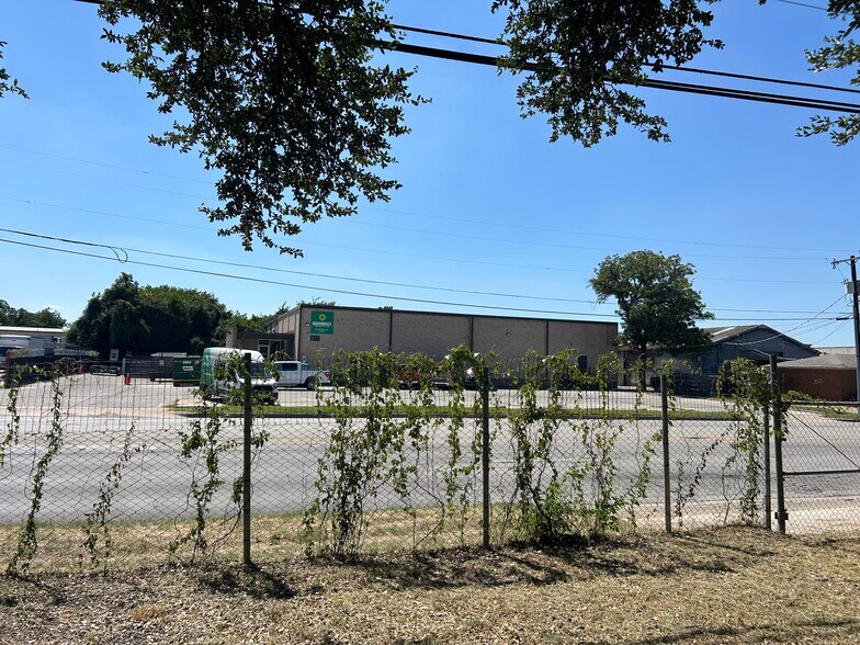 More Photos Of 200 N Beach St, Fort Worth Office For Sale