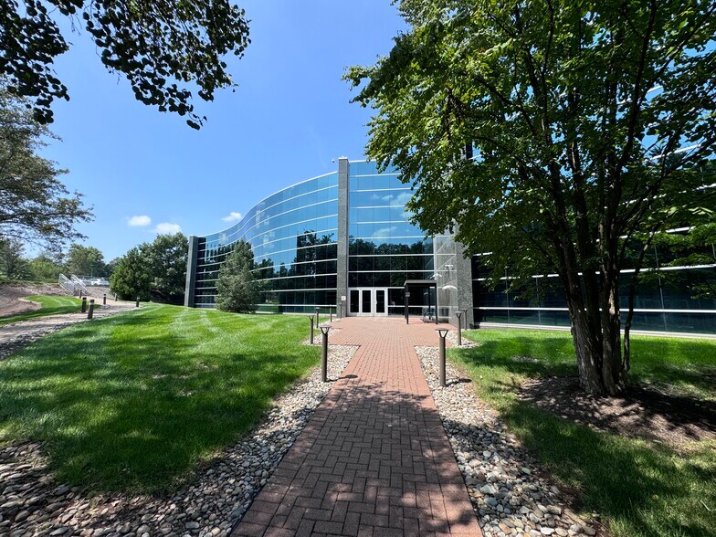 More Photos Of 430 Route 22 E, Bridgewater Office For Lease