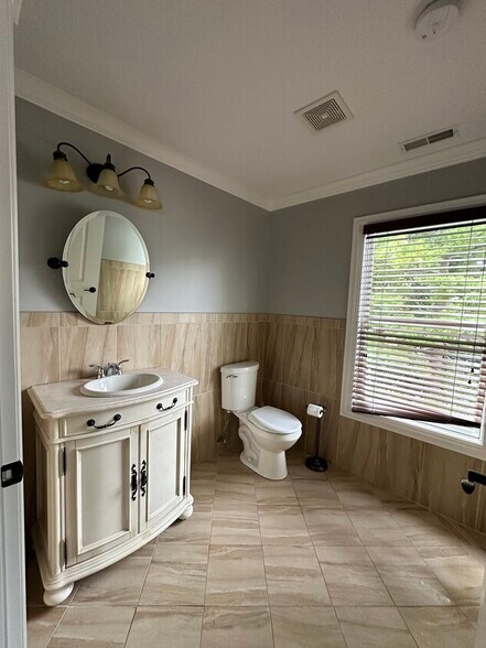 More Photos Of 501 W Main St, West Dundee Storefront Retail Office For Lease