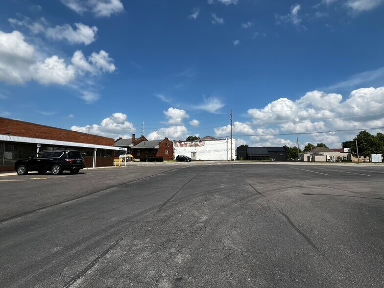More Photos Of 114-116 E Auglaize St, Wapakoneta Unknown For Lease