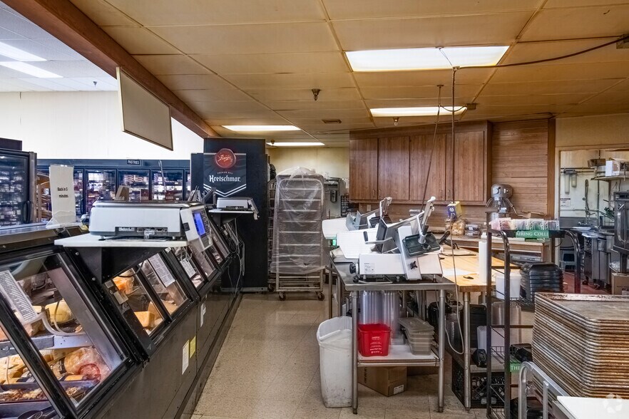 More Photos Of 106 W Oak St, Boscobel Supermarket For Sale