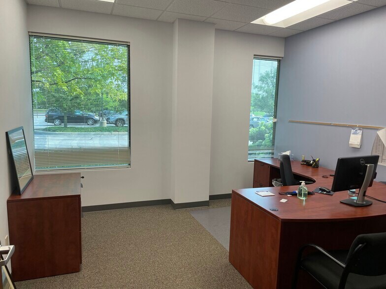 More Photos Of 4200 Cantera Dr, Warrenville Business Park For Sale