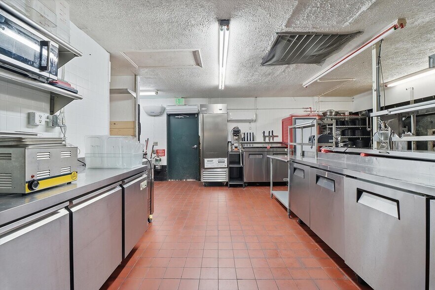 More Photos Of 859 S US Highway 41, Inverness Restaurant For Sale