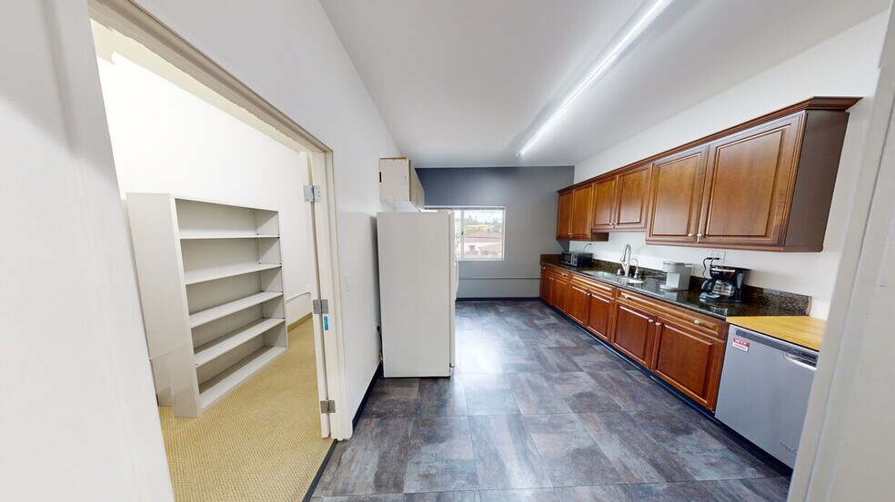 More Photos Of 1940 Garnet Ave, San Diego Medical For Sale