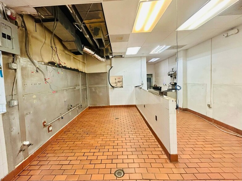 More Photos Of 901-903 E New Haven Ave, Melbourne Storefront Retail Office For Lease