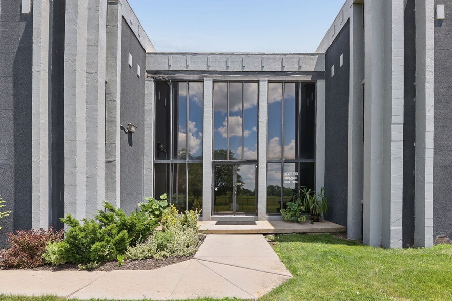 More Photos Of 4770 Indianola Ave, Columbus Office For Sale