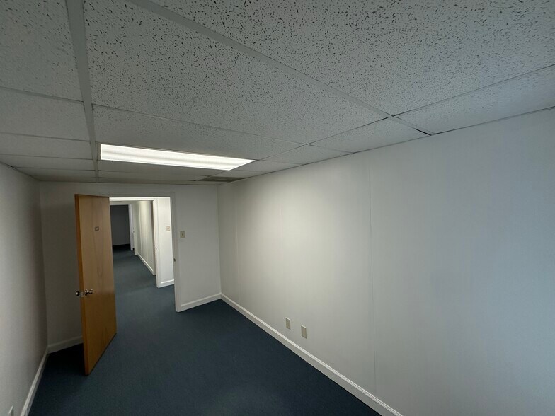 More Photos Of 1620 Dean Forest Rd, Savannah Flex For Lease