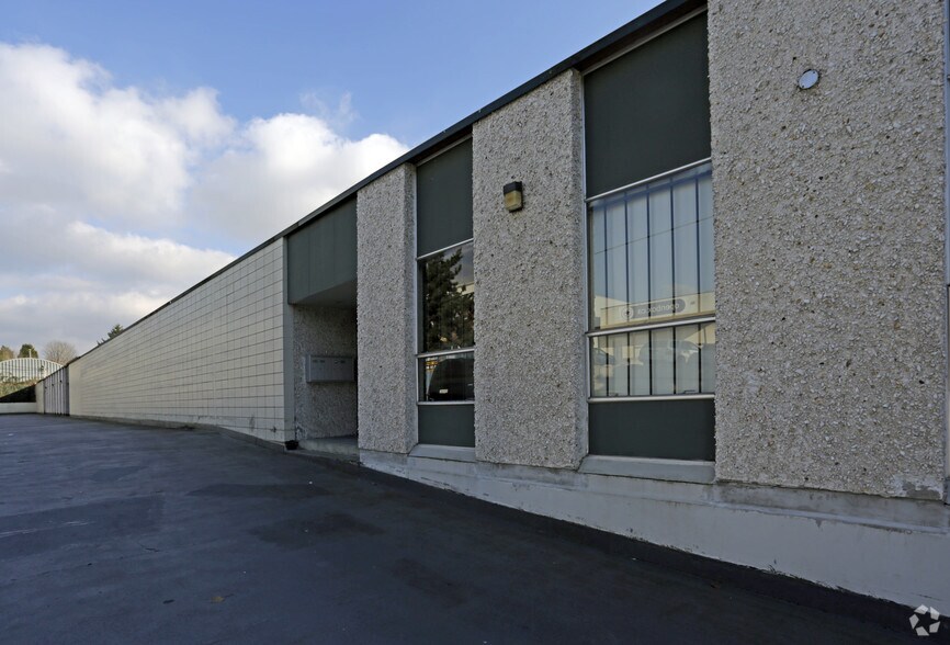 More Photos Of 8248-8276 Borden St, Vancouver Warehouse For Lease