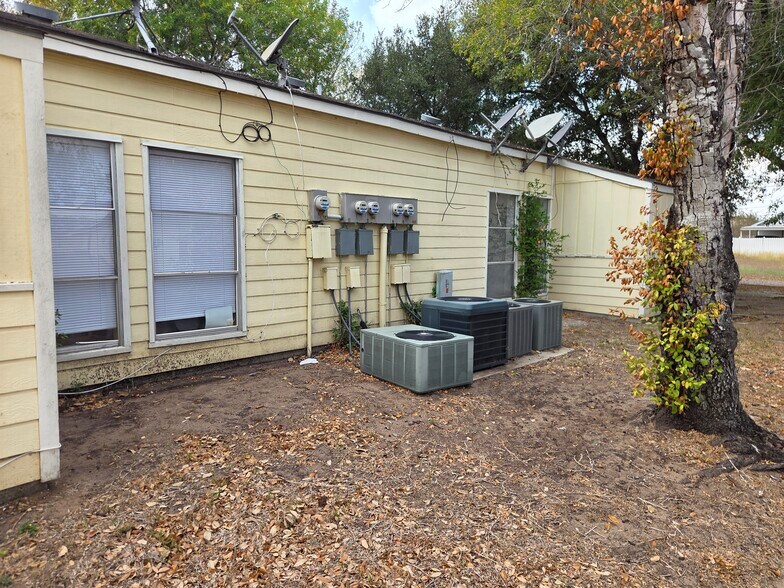 More Photos Of 657 W 4th St, Yorktown Apartments For Sale