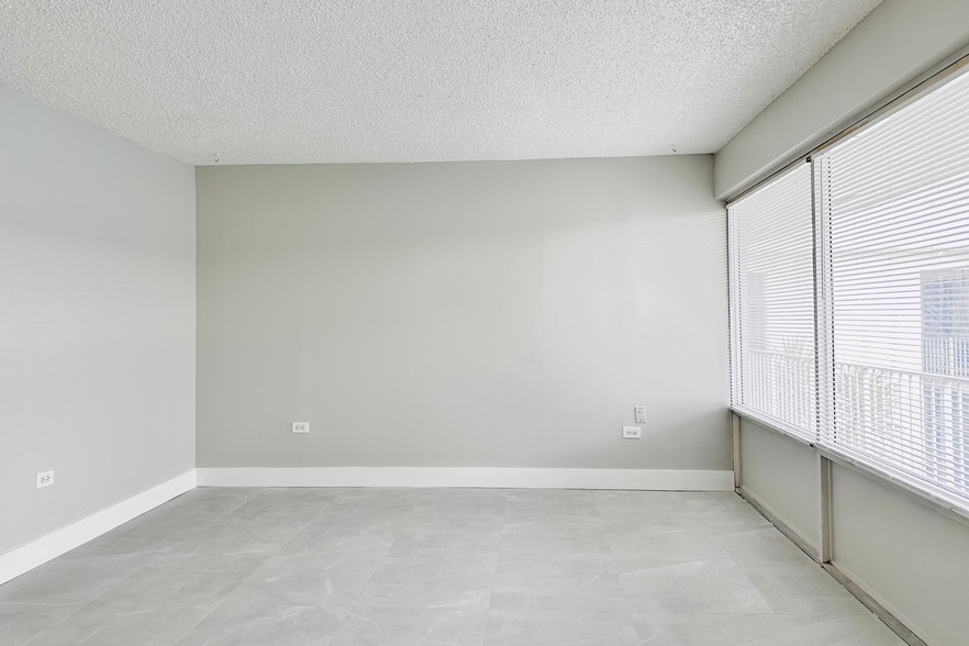 More Photos Of 999 W Prospect Rd, Oakland Park Apartments For Sale