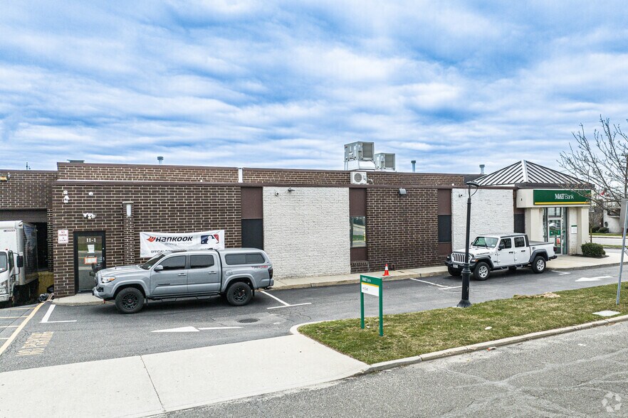 Primary Photo Of 21 E Industry Ct, Deer Park Warehouse For Lease